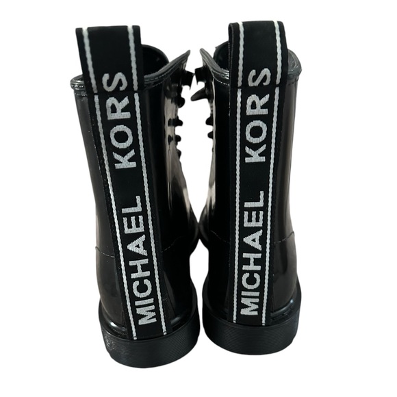 Women’s Michael Kors Black Patent Leather Boots w / Logo Backstrap, Size 7. - Picture 3 of 9